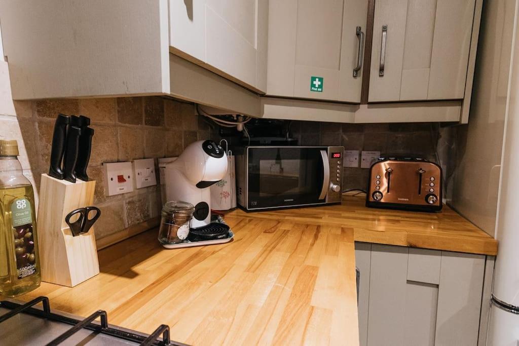 Fryers Cottage - Beautiful 2 Bedroom Town & Country Cottage On Edge Of Peak District Wirksworth Exterior photo