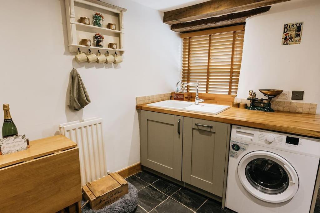 Fryers Cottage - Beautiful 2 Bedroom Town & Country Cottage On Edge Of Peak District Wirksworth Exterior photo
