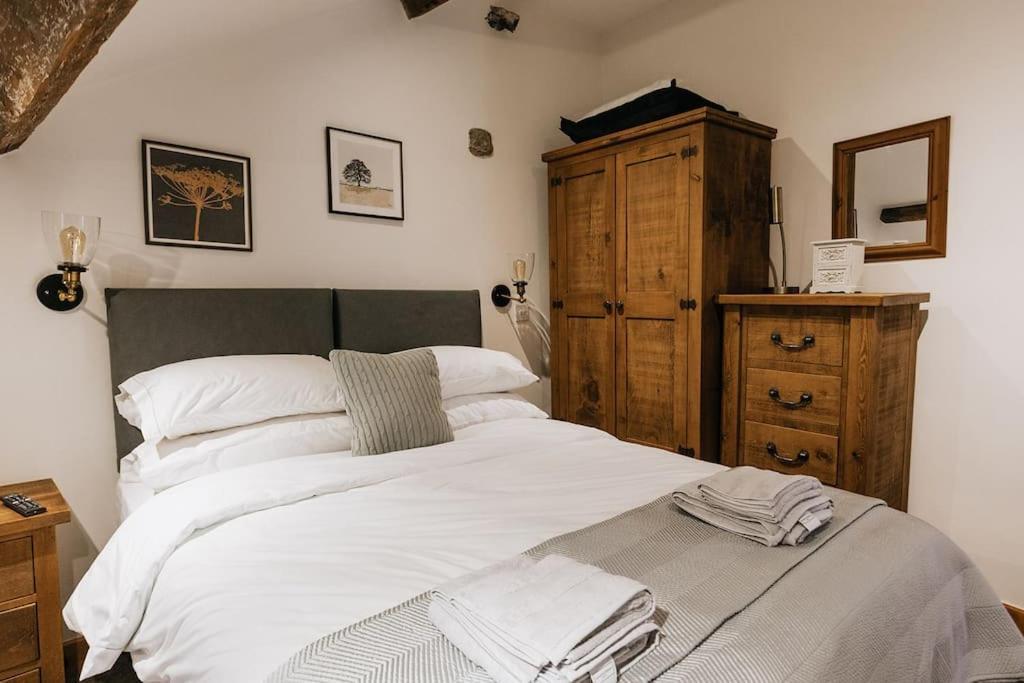 Fryers Cottage - Beautiful 2 Bedroom Town & Country Cottage On Edge Of Peak District Wirksworth Exterior photo