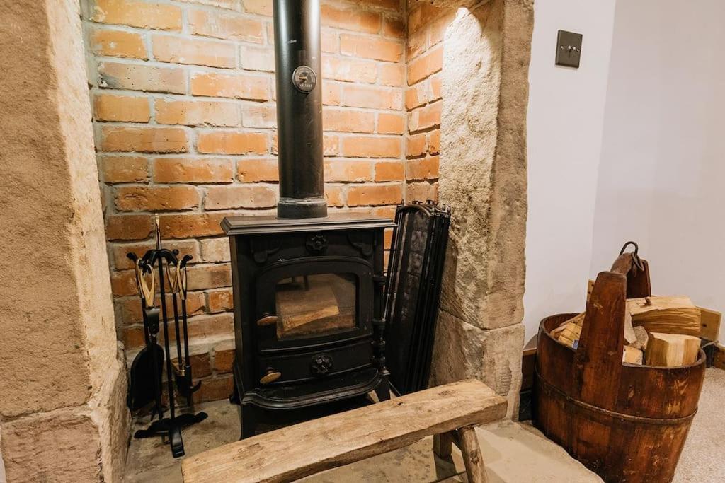 Fryers Cottage - Beautiful 2 Bedroom Town & Country Cottage On Edge Of Peak District Wirksworth Exterior photo