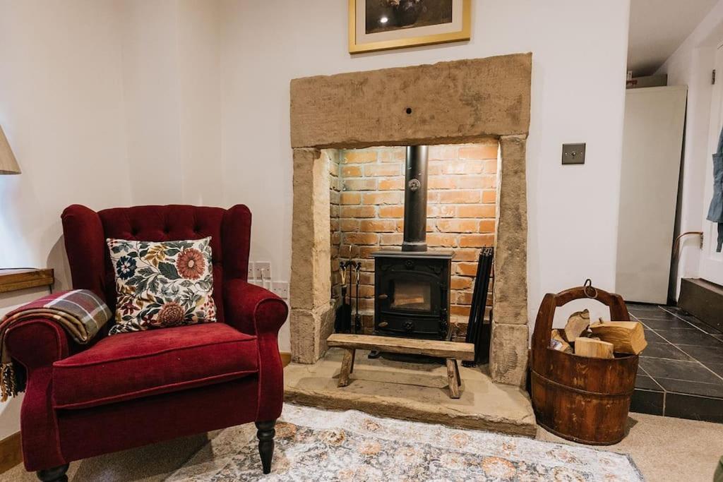 Fryers Cottage - Beautiful 2 Bedroom Town & Country Cottage On Edge Of Peak District Wirksworth Exterior photo